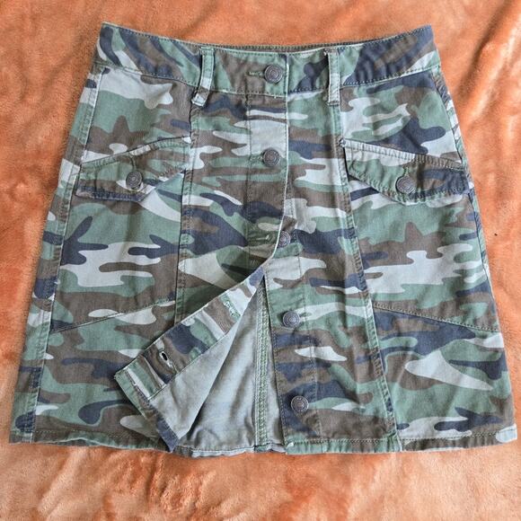 Forever 21 Camo Mini Skirt Size Small Utility Pockets - Picture 1 of 10
